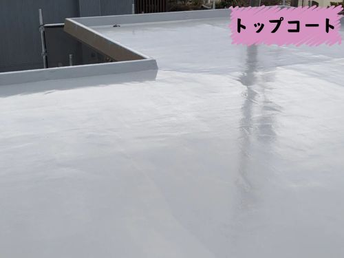 松本市のウレタン防水工事でトップコートを施工した後
