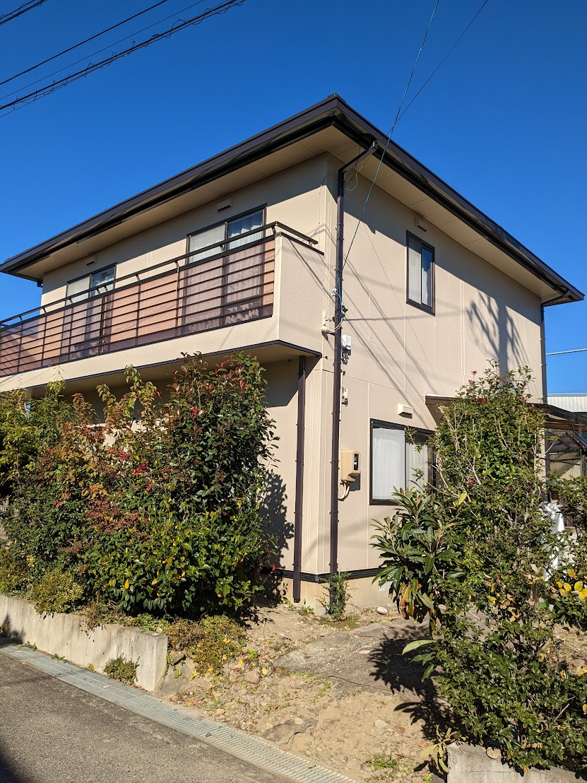 松本市D様邸 外壁・屋根塗装 施工後 全景｜新築のように美しく仕上がった外観