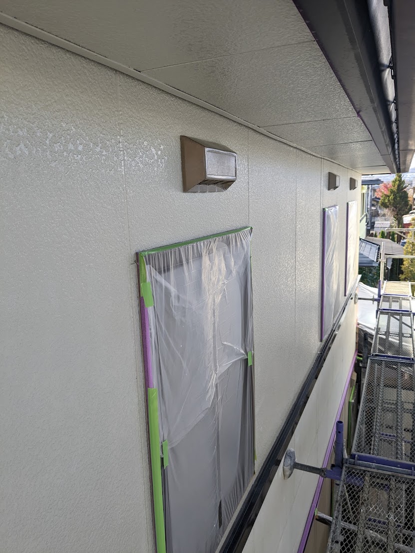 松本市D様邸 外壁塗装 下塗り後｜プライマー塗布で密着性を高めた外壁