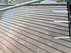 松本市K様邸 屋根の高圧洗浄完了後の状態|屋根塗装前の洗浄工程