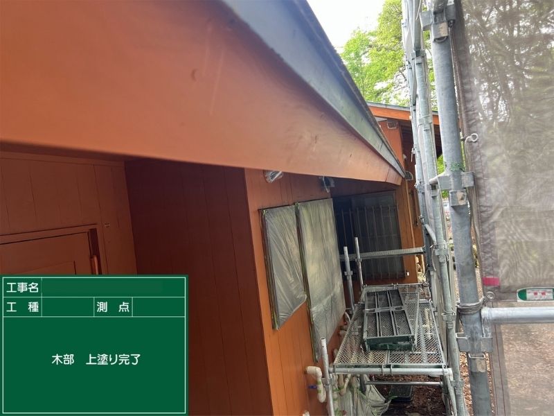 茅野市H様邸の窓まわり木部上塗り完了後